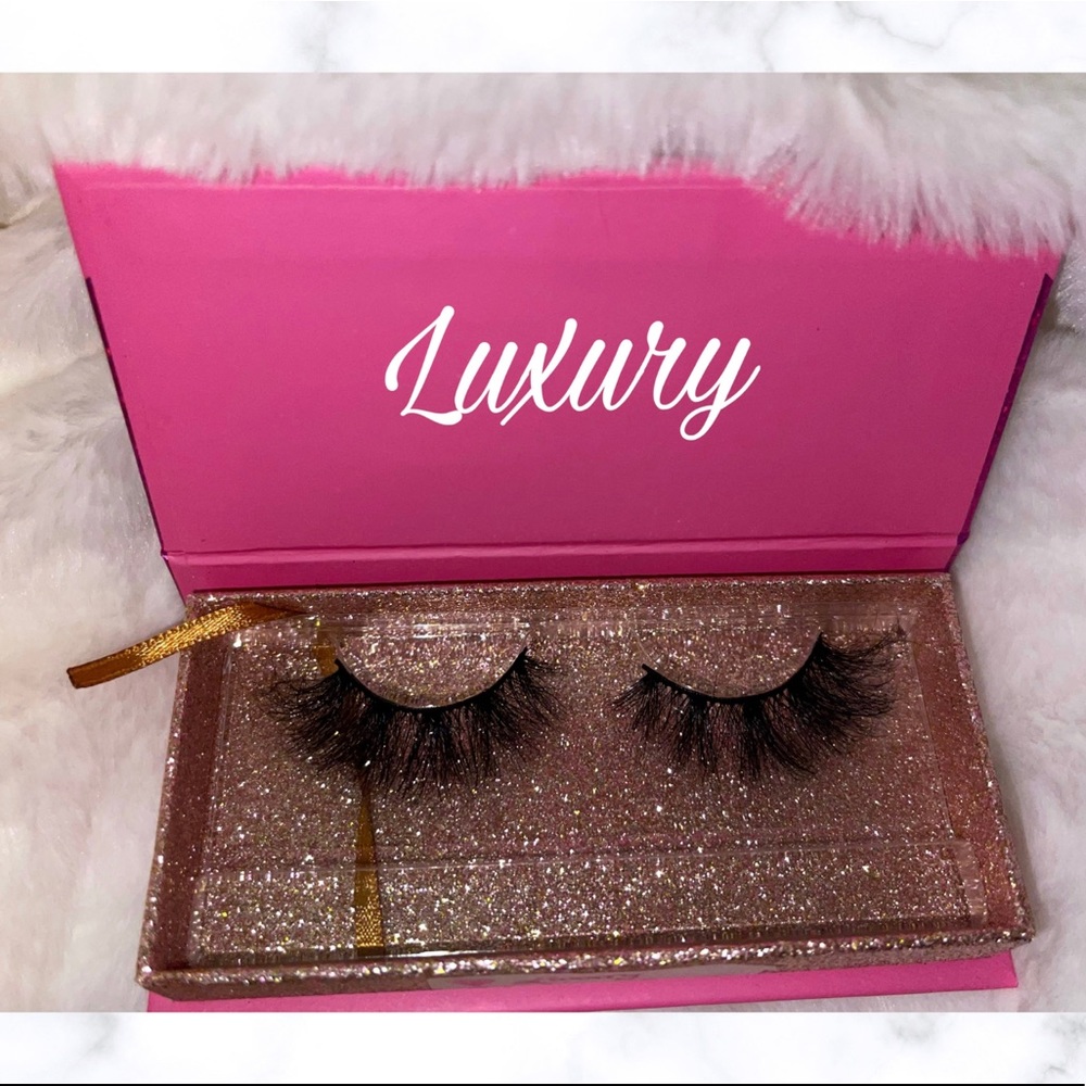 Mink Lashes - Picture 6 of 7
